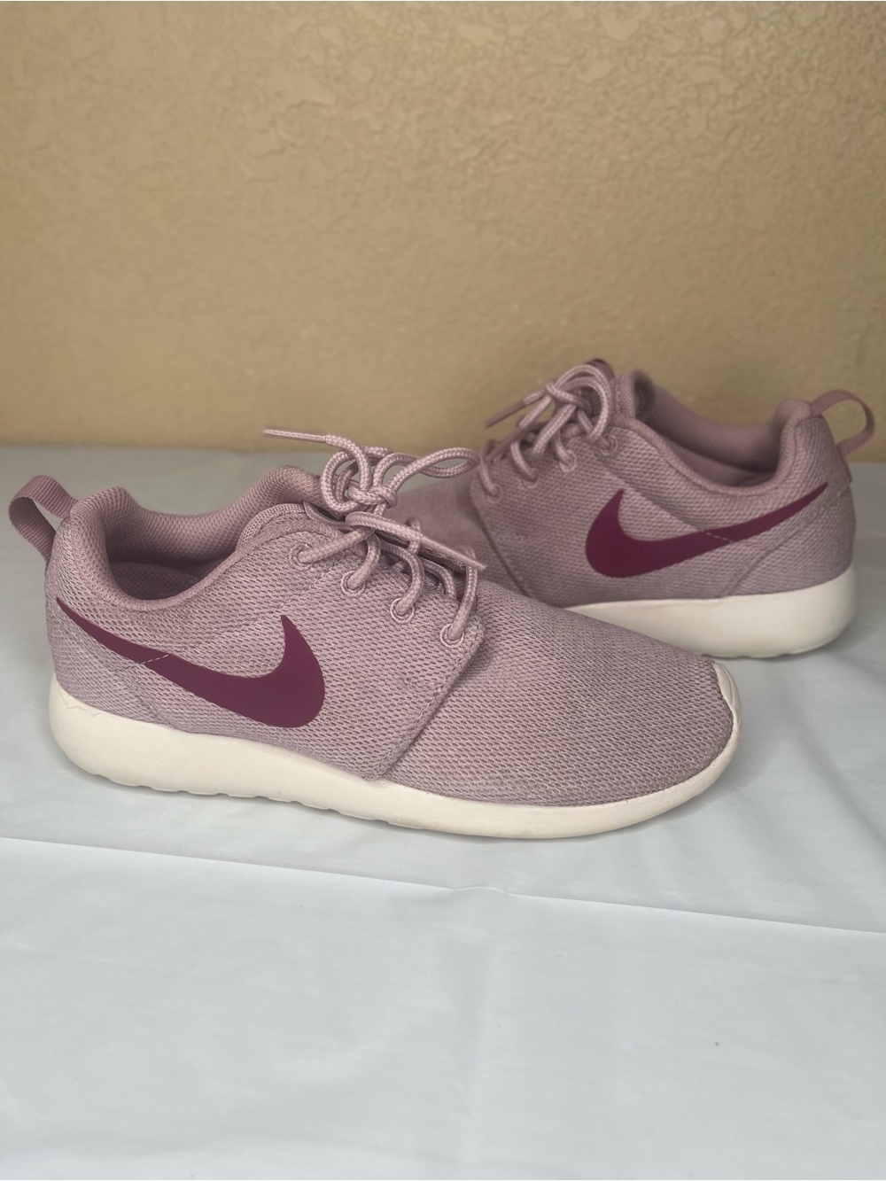 Nike Mauve Mesh Athletic Sneakers with Maroon Swoosh